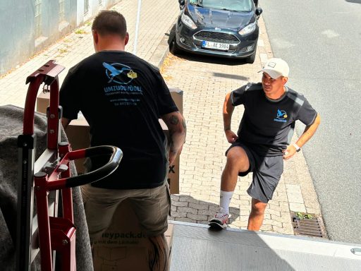 Entladen des Transporters